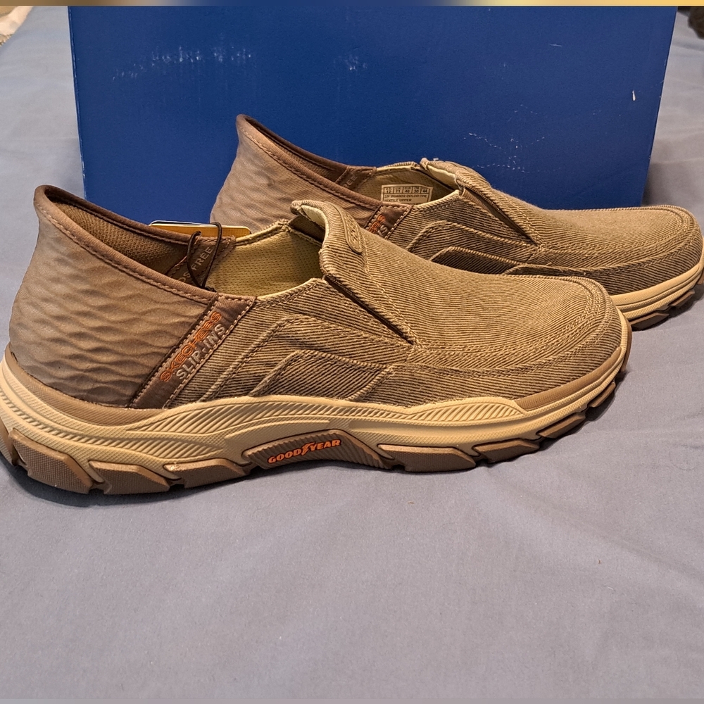 NWT Skechers Hands Free Slip-ins BrownTaupe Loafers - Men's Size 12